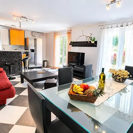 Sally Apartment